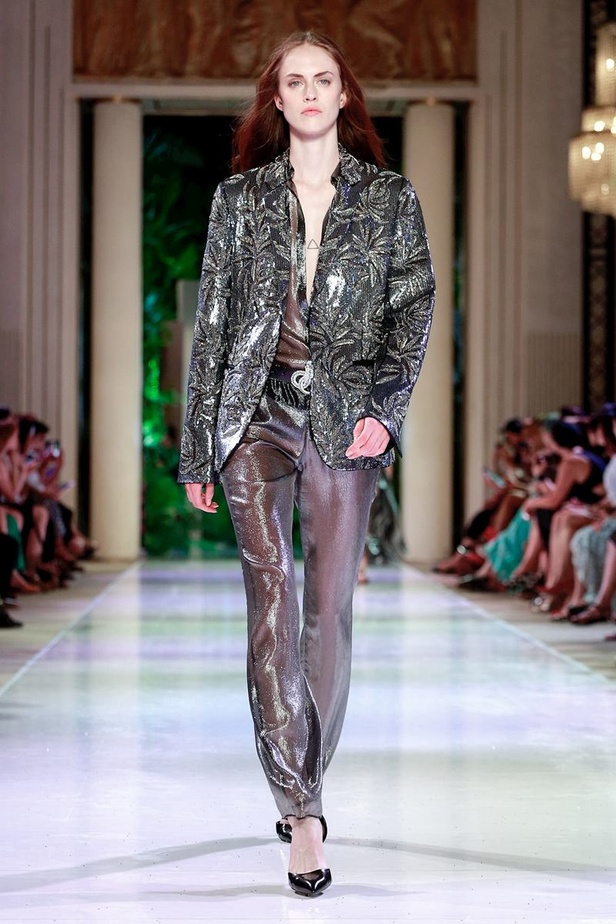 مجموعة الألبسة الراقية من أزارو لخريف 2018