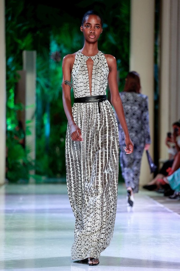 مجموعة الألبسة الراقية من أزارو لخريف 2018