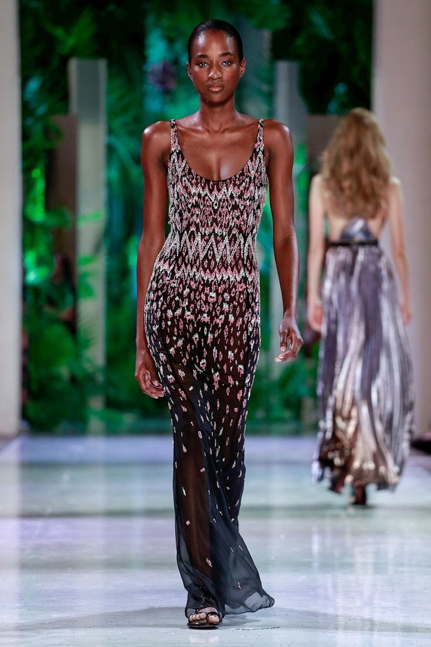 مجموعة الألبسة الراقية من أزارو لخريف 2018