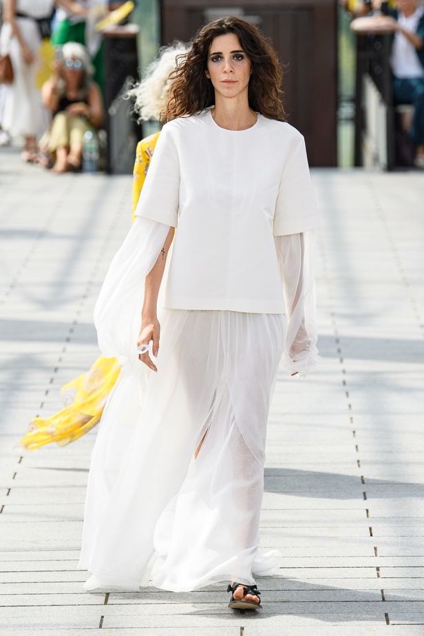 المصمم ربيع كيروز يحتفل بمرور ٢٠  عاما على دخوله عالم الأزياء  