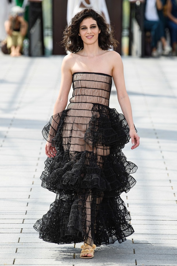 المصمم ربيع كيروز يحتفل بمرور ٢٠  عاما على دخوله عالم الأزياء  