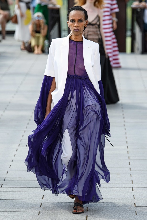 المصمم ربيع كيروز يحتفل بمرور ٢٠  عاما على دخوله عالم الأزياء  