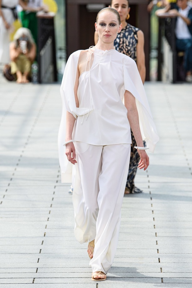 المصمم ربيع كيروز يحتفل بمرور ٢٠  عاما على دخوله عالم الأزياء  