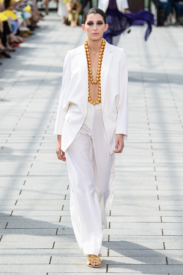 المصمم ربيع كيروز يحتفل بمرور ٢٠  عاما على دخوله عالم الأزياء  