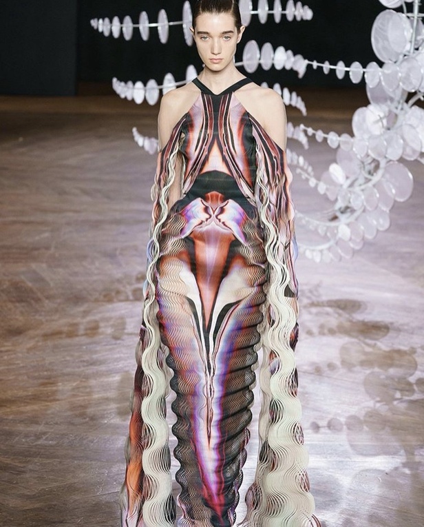 مجموعة Iris Van Herpen للأزياء الفاخرة لخريف وشتاء 2020