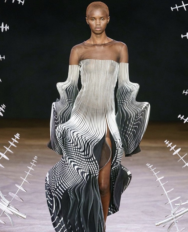 مجموعة Iris Van Herpen للأزياء الفاخرة لخريف وشتاء 2020