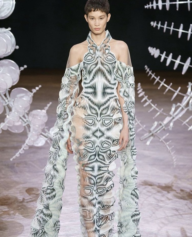 مجموعة Iris Van Herpen للأزياء الفاخرة لخريف وشتاء 2020