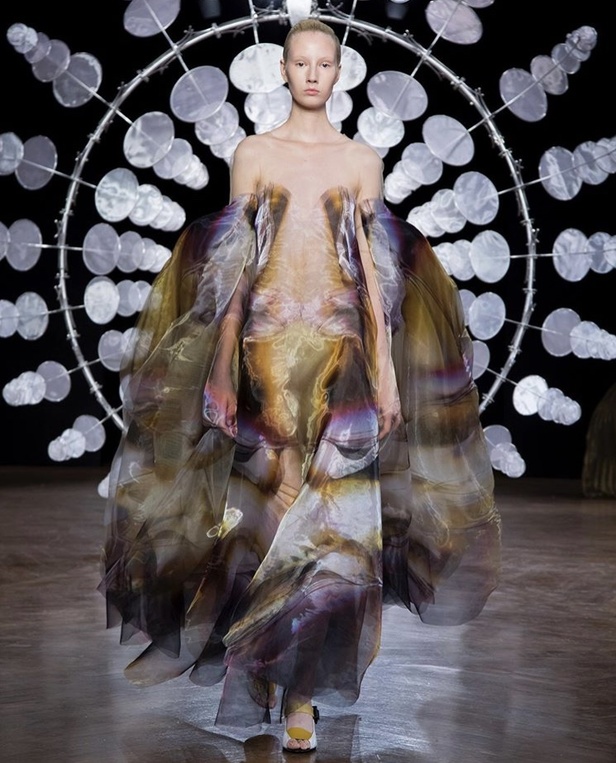 مجموعة Iris Van Herpen للأزياء الفاخرة لخريف وشتاء 2020