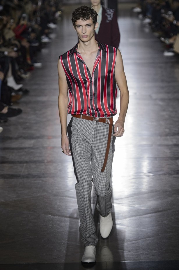 الكلاسيكية في مجموعة Givenchy لربيع وصيف 2018 في باريس