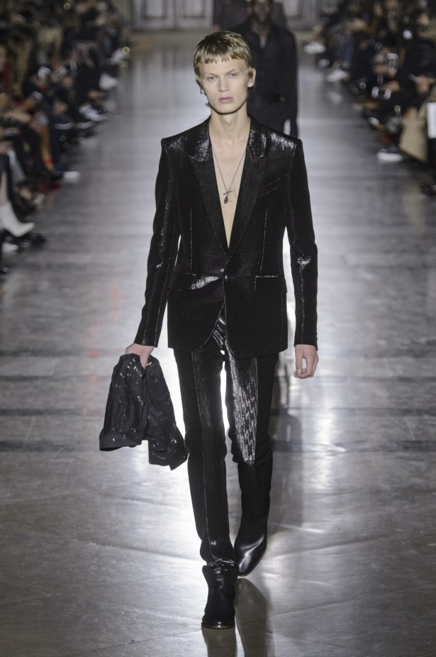 الكلاسيكية في مجموعة Givenchy لربيع وصيف 2018 في باريس