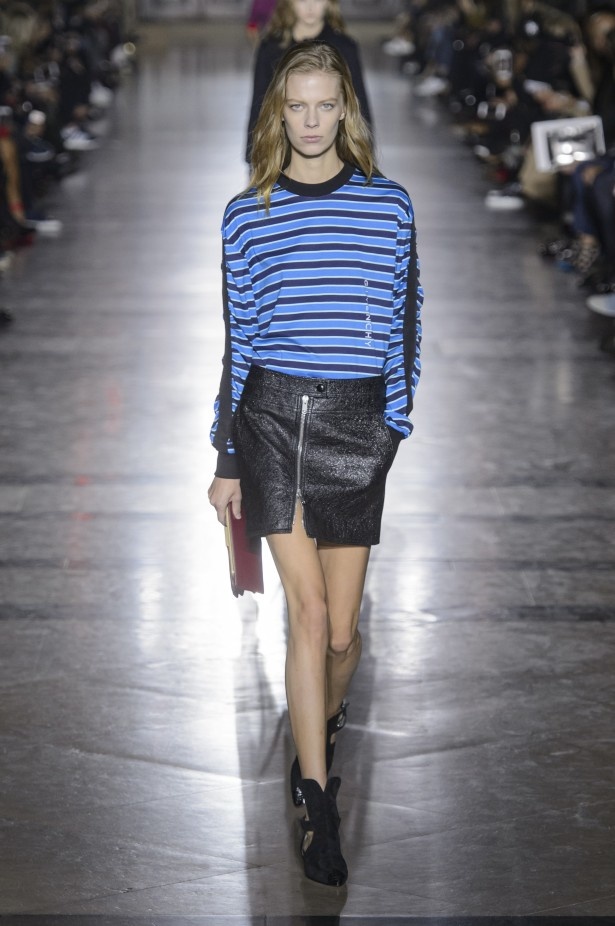 الكلاسيكية في مجموعة Givenchy لربيع وصيف 2018 في باريس