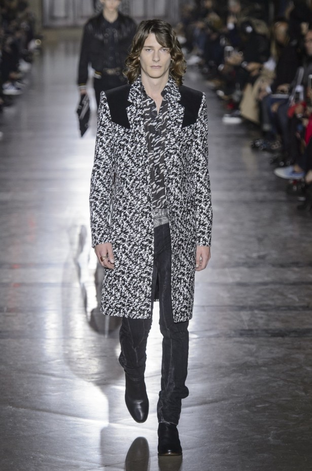 الكلاسيكية في مجموعة Givenchy لربيع وصيف 2018 في باريس