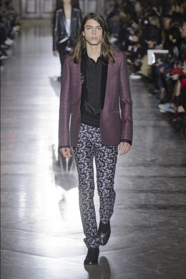 الكلاسيكية في مجموعة Givenchy لربيع وصيف 2018 في باريس