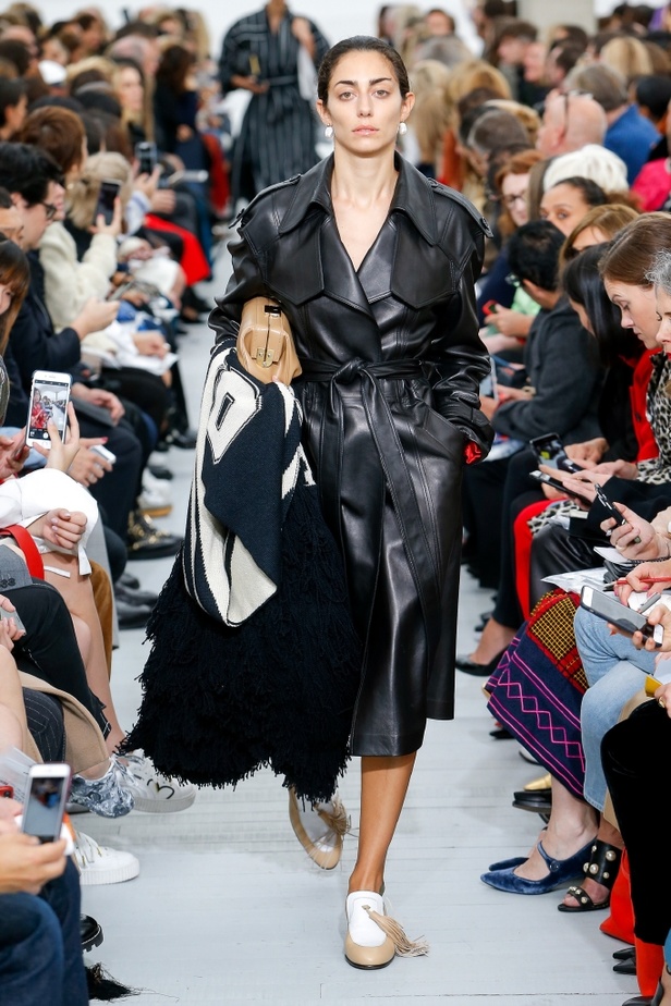 مجموعة Celine للأزياء الجاهزة لربيع وصيف 2018 !