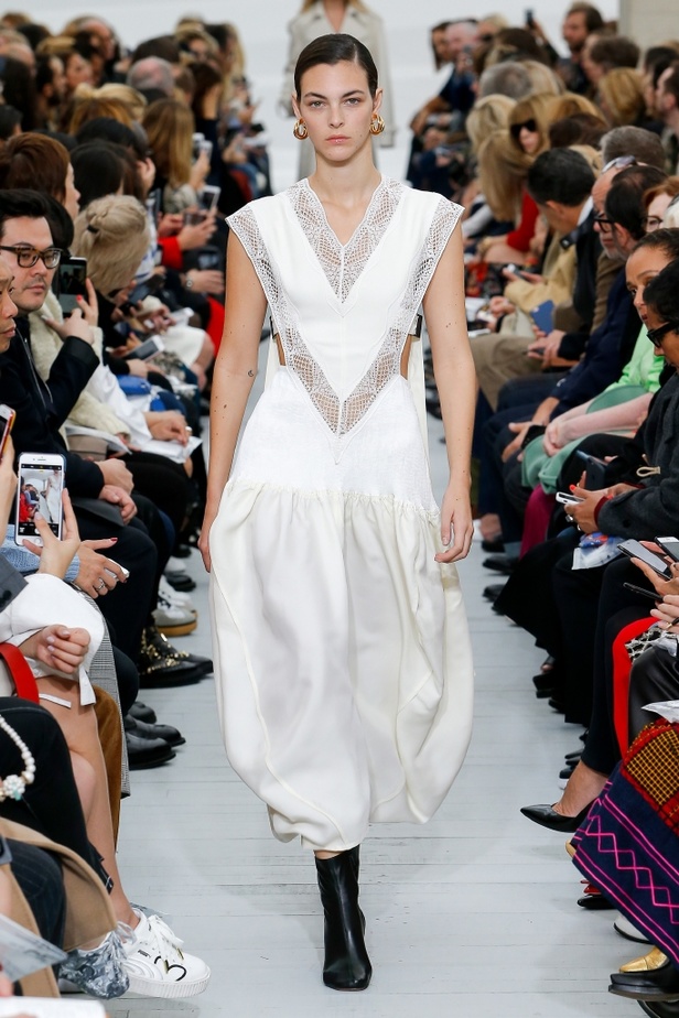 مجموعة Celine للأزياء الجاهزة لربيع وصيف 2018 !