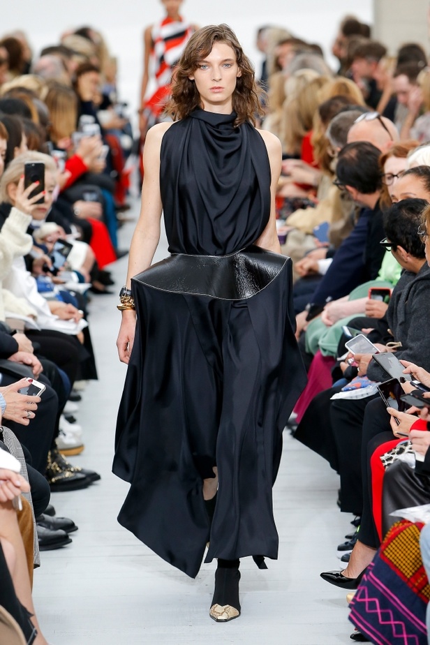 مجموعة Celine للأزياء الجاهزة لربيع وصيف 2018 !