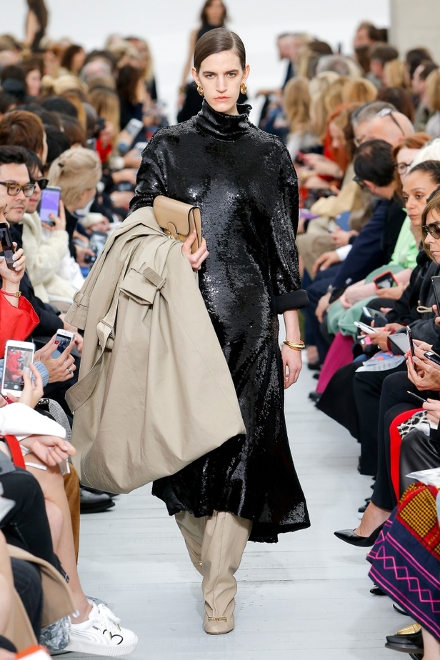 مجموعة Celine للأزياء الجاهزة لربيع وصيف 2018 !