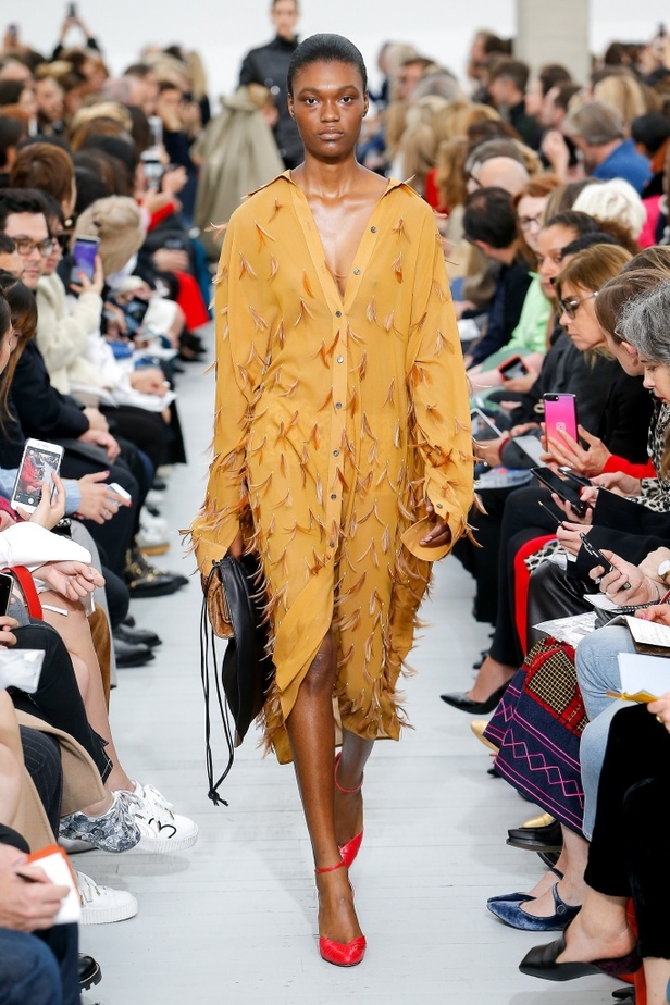 مجموعة Celine للأزياء الجاهزة لربيع وصيف 2018 !