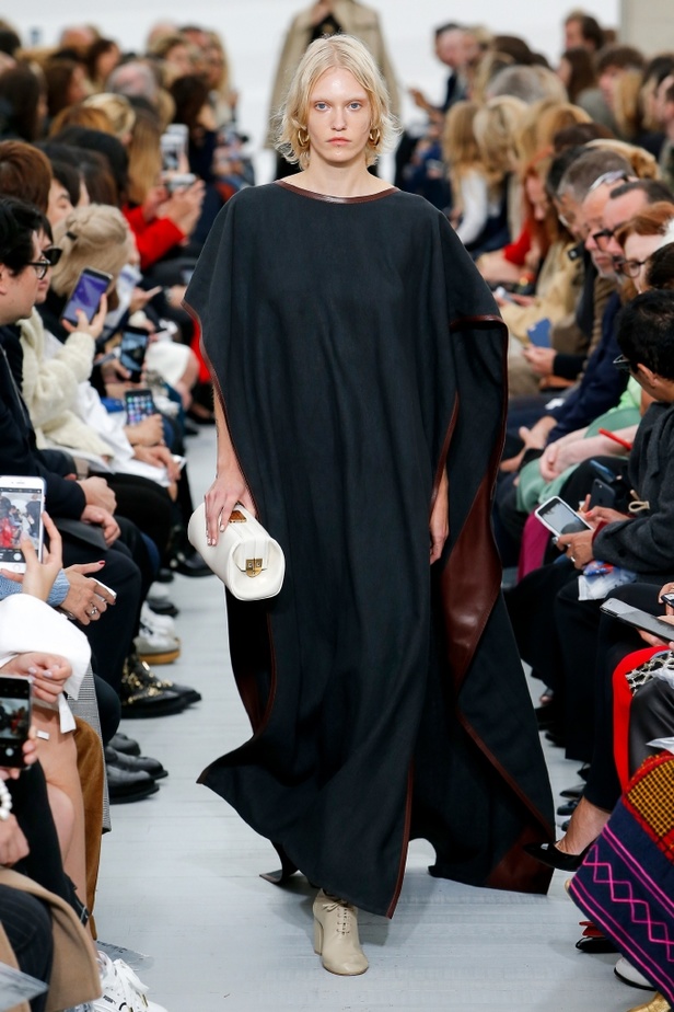 مجموعة Celine للأزياء الجاهزة لربيع وصيف 2018 !