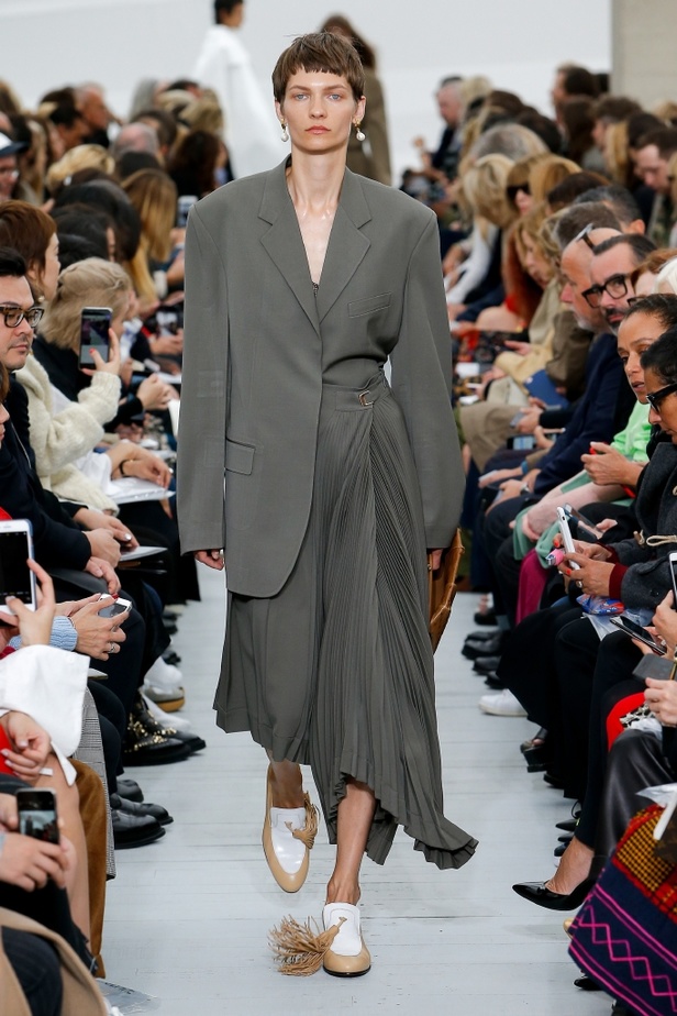 مجموعة Celine للأزياء الجاهزة لربيع وصيف 2018 !