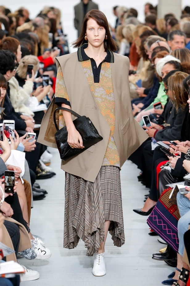 مجموعة Celine للأزياء الجاهزة لربيع وصيف 2018 !