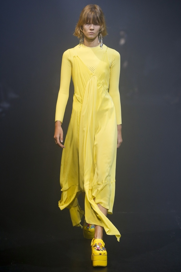 مجموعة Balenciaga لربيع وصيف 2018