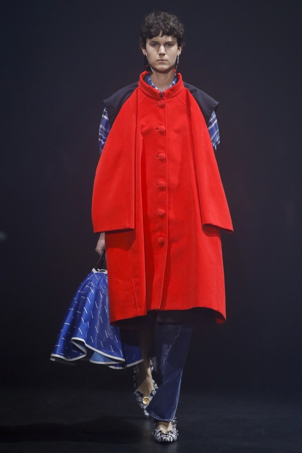 مجموعة Balenciaga لربيع وصيف 2018