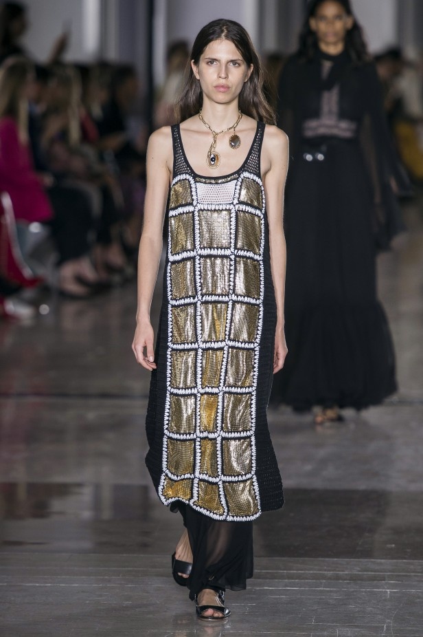 مجموعة  Giambattista Valli لربيع وصيف 2019