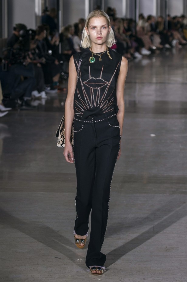 مجموعة  Giambattista Valli لربيع وصيف 2019