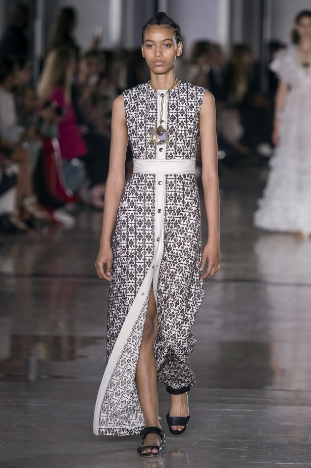 مجموعة  Giambattista Valli لربيع وصيف 2019