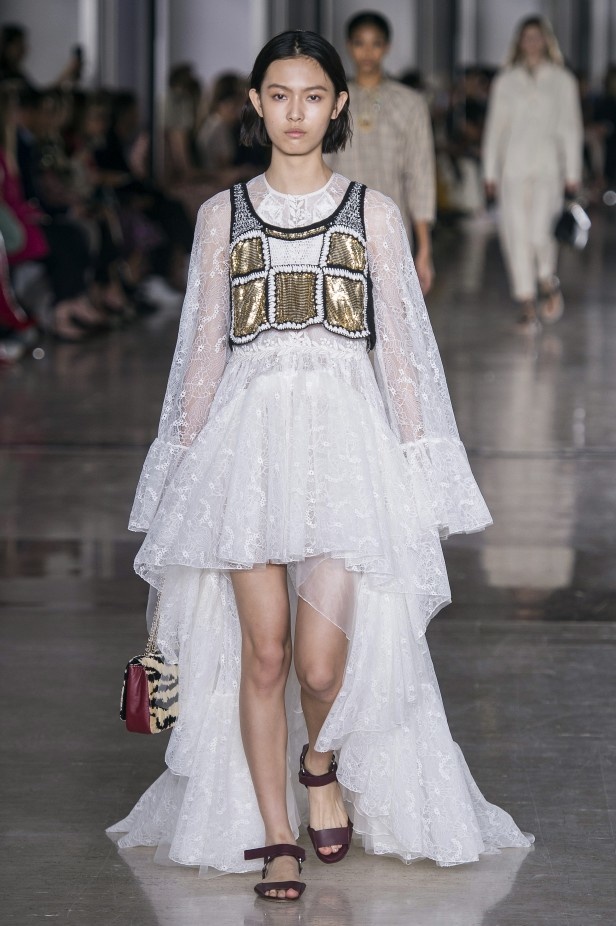 مجموعة  Giambattista Valli لربيع وصيف 2019