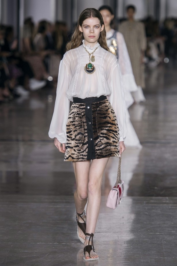 مجموعة  Giambattista Valli لربيع وصيف 2019