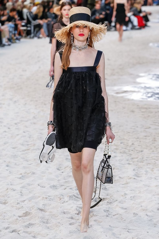 عرض أزياء "شانيل" Chanel لربيع وصيف 2019 !