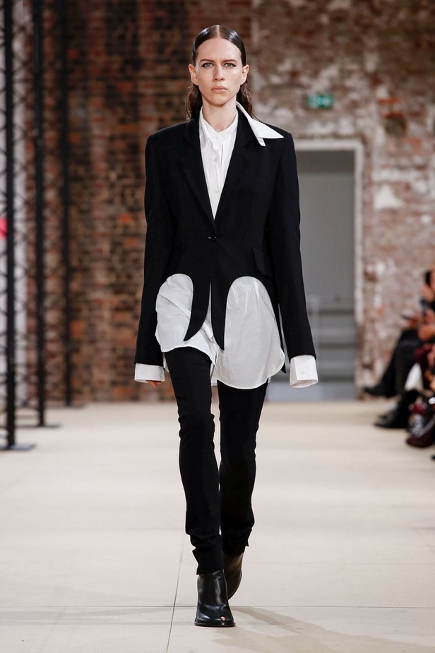 اسبوع الموضة في باريس 2019 مجموعة Ann Demeulemeester لربيع وصيف 2020 