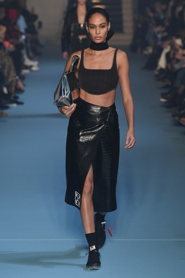 عرض أزياء Off White لخريف وشتاء ٢٠١٨ !