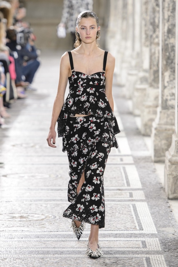 مجموعة Proenza Schouler من الألبسة الجاهزة لربيع وصيف 2018