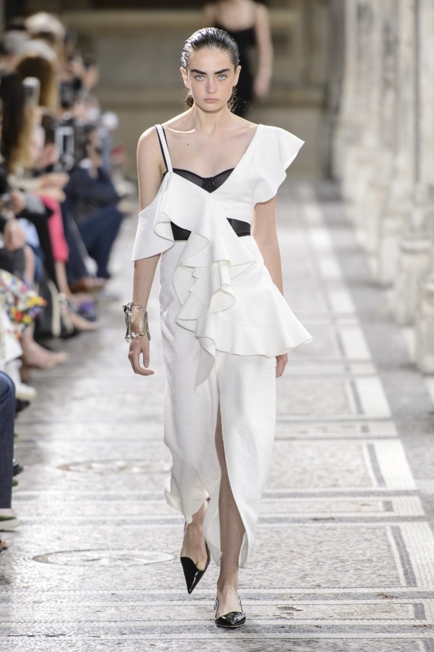 مجموعة Proenza Schouler من الألبسة الجاهزة لربيع وصيف 2018