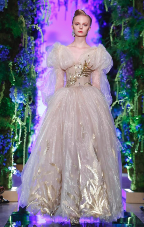 مجموعة Guo Pei للأزياء الفاخرة لخريف وشتاء ٢٠١٧/ ٢٠١٨ !