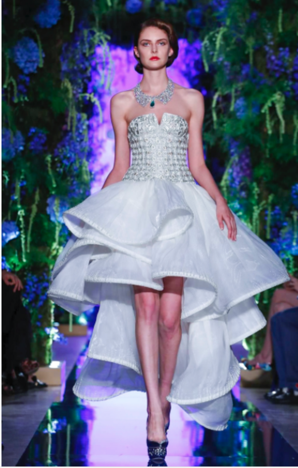 مجموعة Guo Pei للأزياء الفاخرة لخريف وشتاء ٢٠١٧/ ٢٠١٨ !