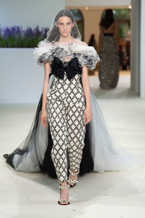 عرض أزياء Giambattista Valli لخريف 2018