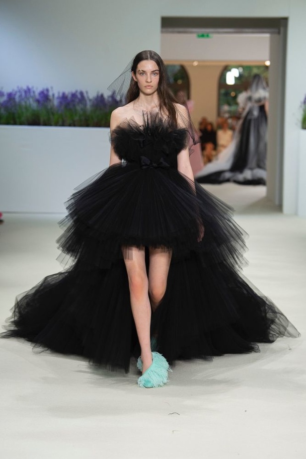 عرض أزياء Giambattista Valli لخريف 2018