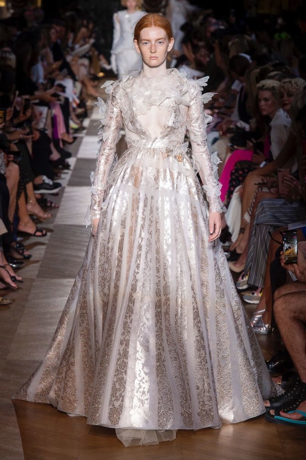 عرض أزياء Schiaparelli لخريف 2018