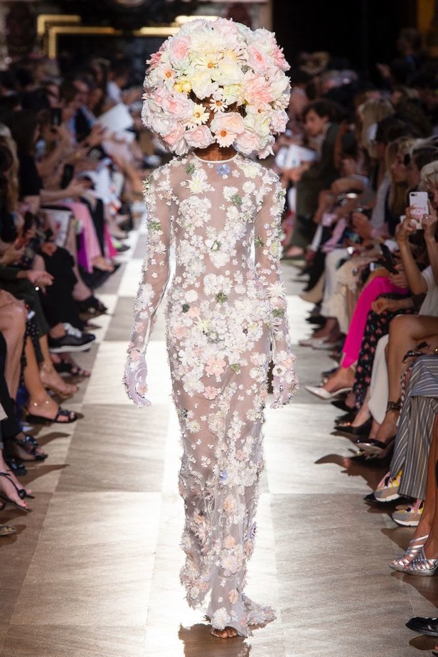 عرض أزياء Schiaparelli لخريف 2018