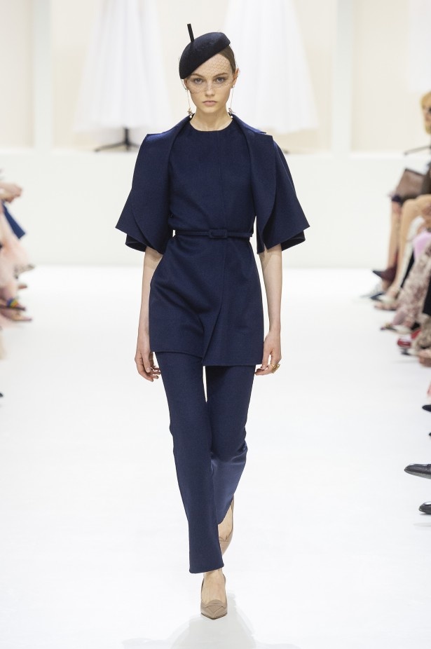 الأنوثة والأناقة.. عنوانا مجموعة دار Dior للهوت كوتور لخريف وشتاء 2018 - 2019 