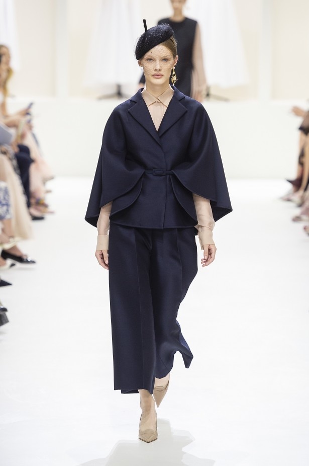 الأنوثة والأناقة.. عنوانا مجموعة دار Dior للهوت كوتور لخريف وشتاء 2018 - 2019 