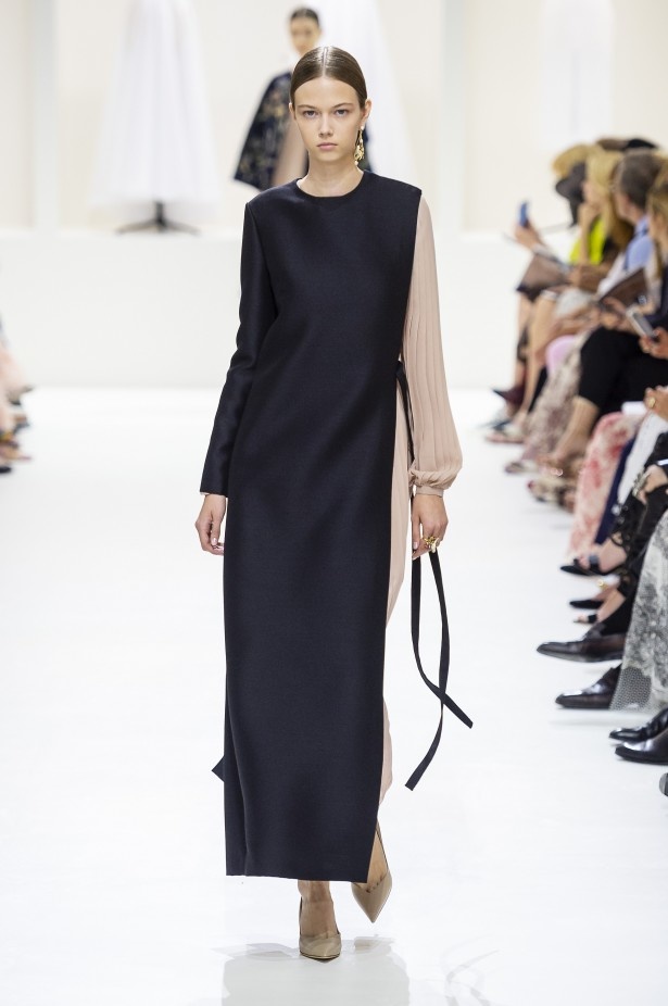 الأنوثة والأناقة.. عنوانا مجموعة دار Dior للهوت كوتور لخريف وشتاء 2018 - 2019 