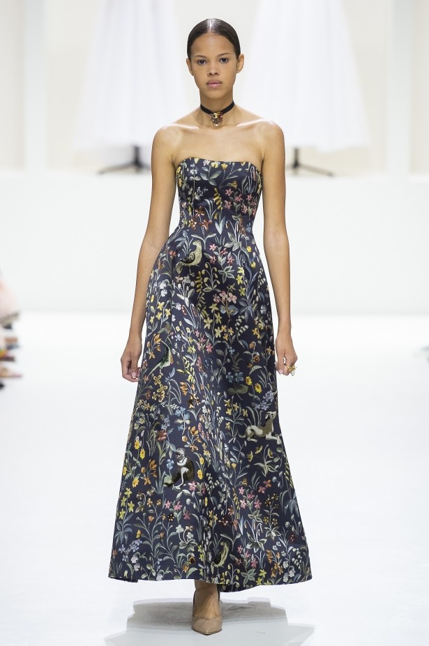 الأنوثة والأناقة.. عنوانا مجموعة دار Dior للهوت كوتور لخريف وشتاء 2018 - 2019 