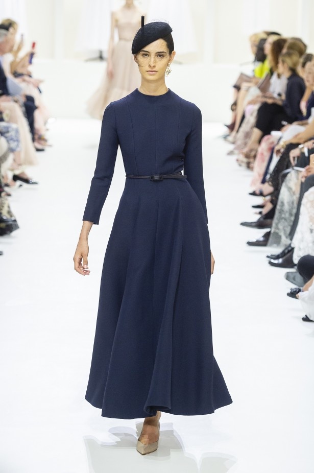 الأنوثة والأناقة.. عنوانا مجموعة دار Dior للهوت كوتور لخريف وشتاء 2018 - 2019 