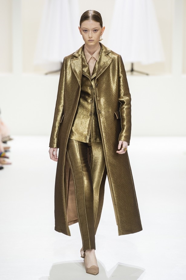 الأنوثة والأناقة.. عنوانا مجموعة دار Dior للهوت كوتور لخريف وشتاء 2018 - 2019 