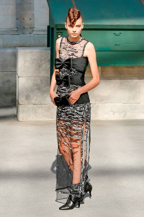 عرض Chanel لخريف وشتاء 2018 للهوت كوتور